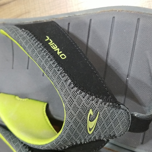 O"NEILL Gray & Green Flip Flop Sandals - Picture 2 of 10